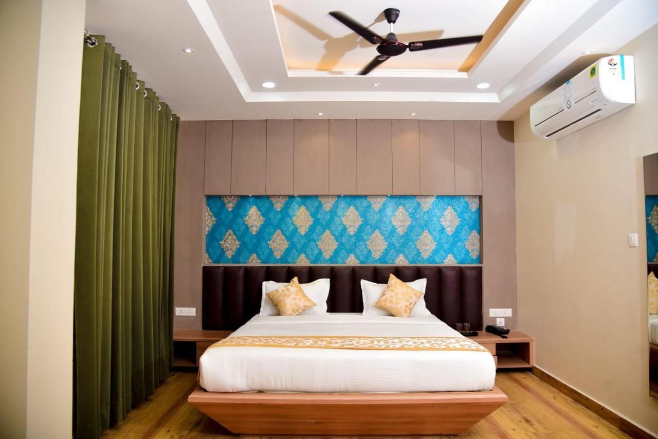 Hotel Olive Crown Lucknow Exterior photo