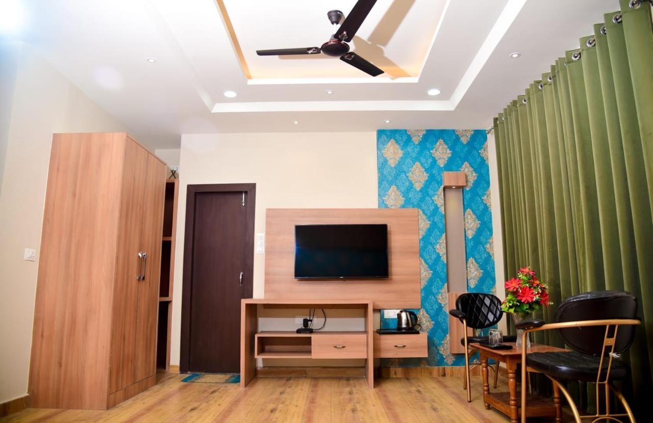 Hotel Olive Crown Lucknow Exterior photo