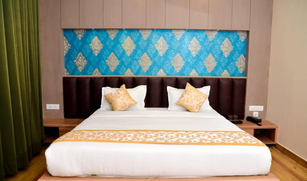 Hotel Olive Crown Lucknow Exterior photo