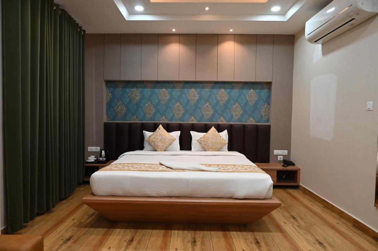 Hotel Olive Crown Lucknow Exterior photo